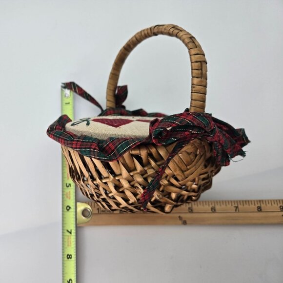 VTG Christmas Handwoven Hand Embroidered Wicker Basket Lidded Hearts*Read - Picture 8 of 12